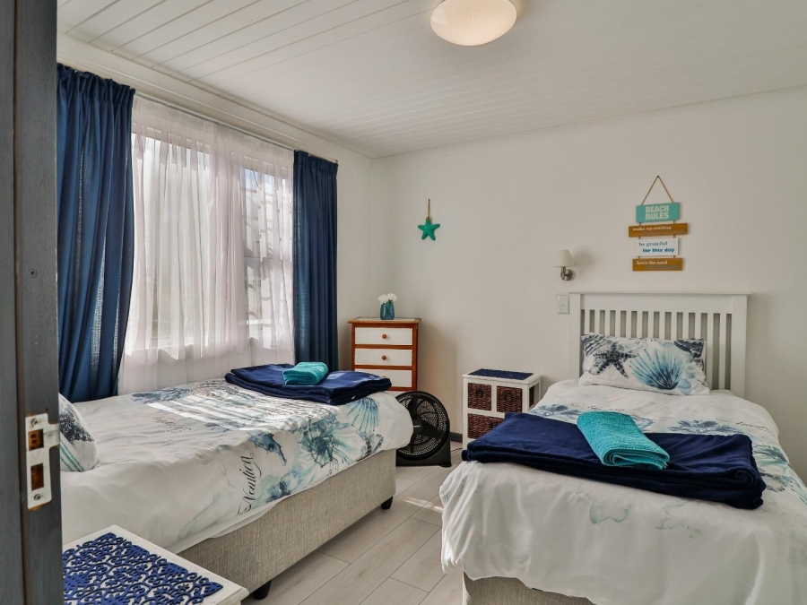 5 Bedroom Property for Sale in De Kelders Western Cape